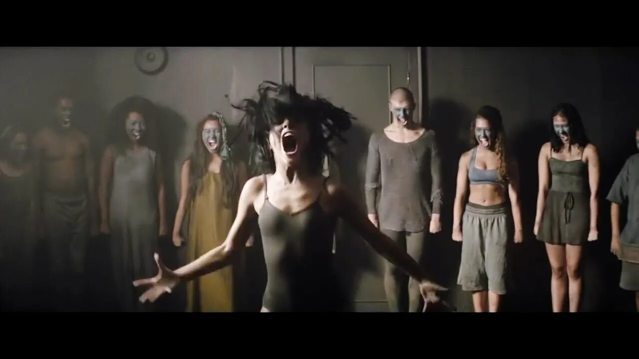 The greatest клип. The greatest клип смысл sia. Sia the greatest. Sia the greatest. Девочка из клипа sia.