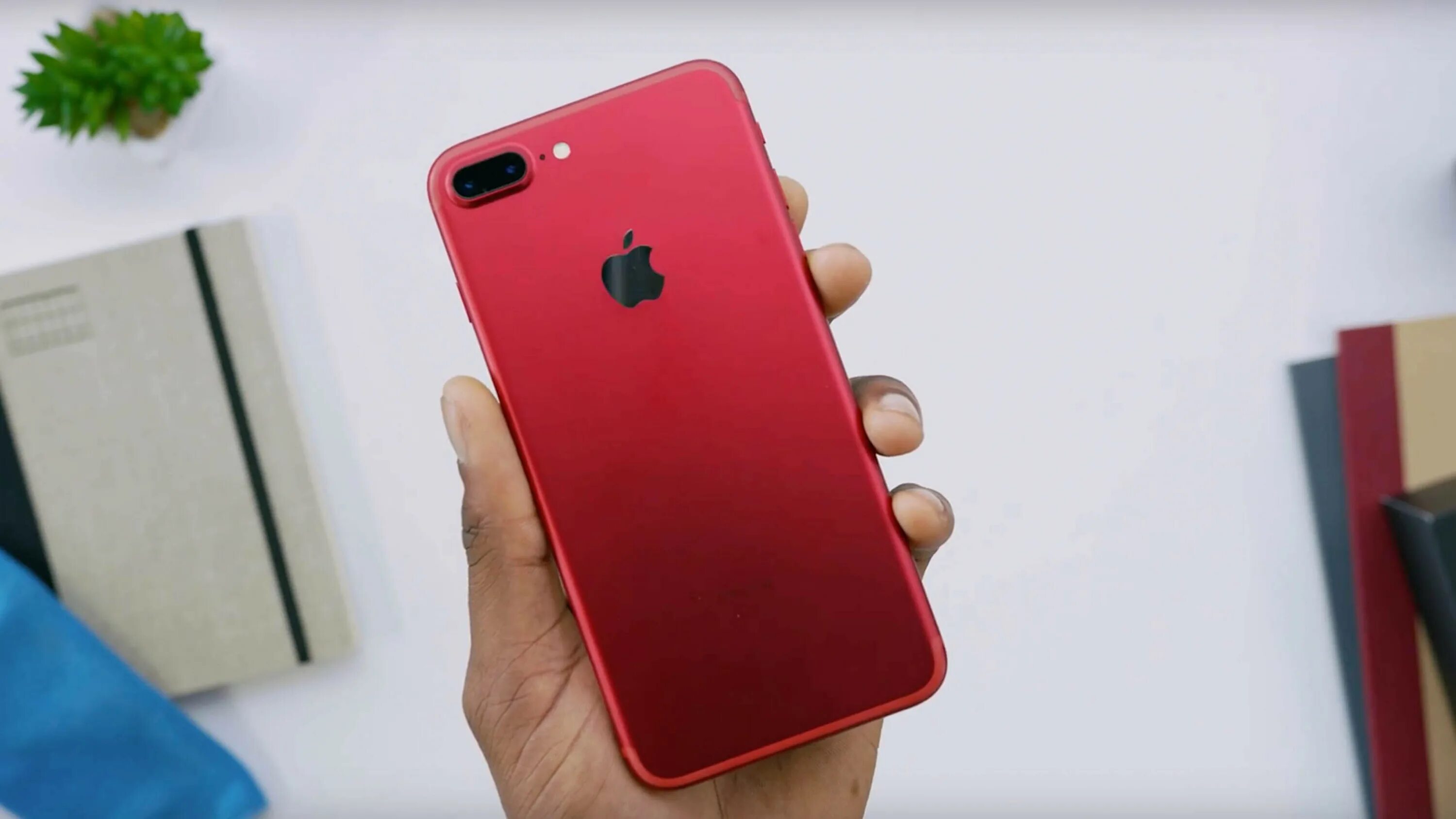 Скажи 7 плюс 7. Iphone 7 Plus Red. Айфон 7 Plus красный. Apple iphone 7 product Red. Iphone 7 Plus 128gb Red.