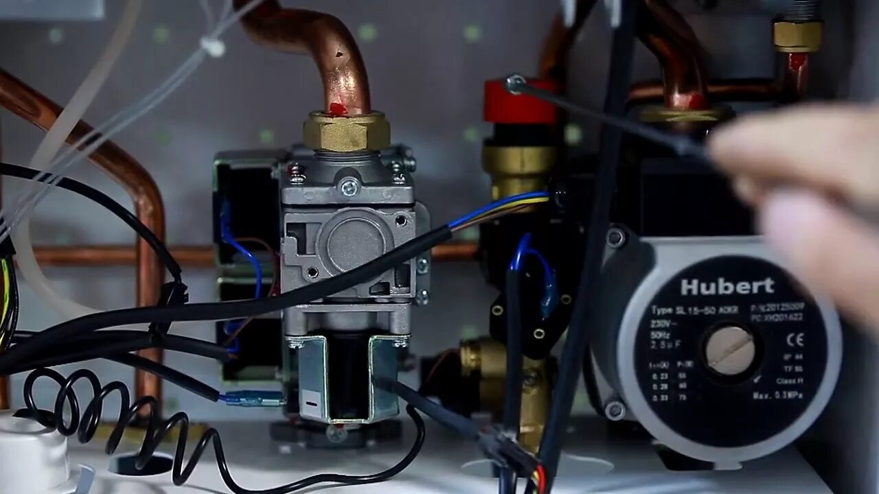 Котел хуберт ошибка е1. Котел газовый настенный hubert agb24 wlb. газовый котел hubert smart agb 24dy настенный. одноконтурный газовый котел хубарт. газовый котел hubert 24 dy.
