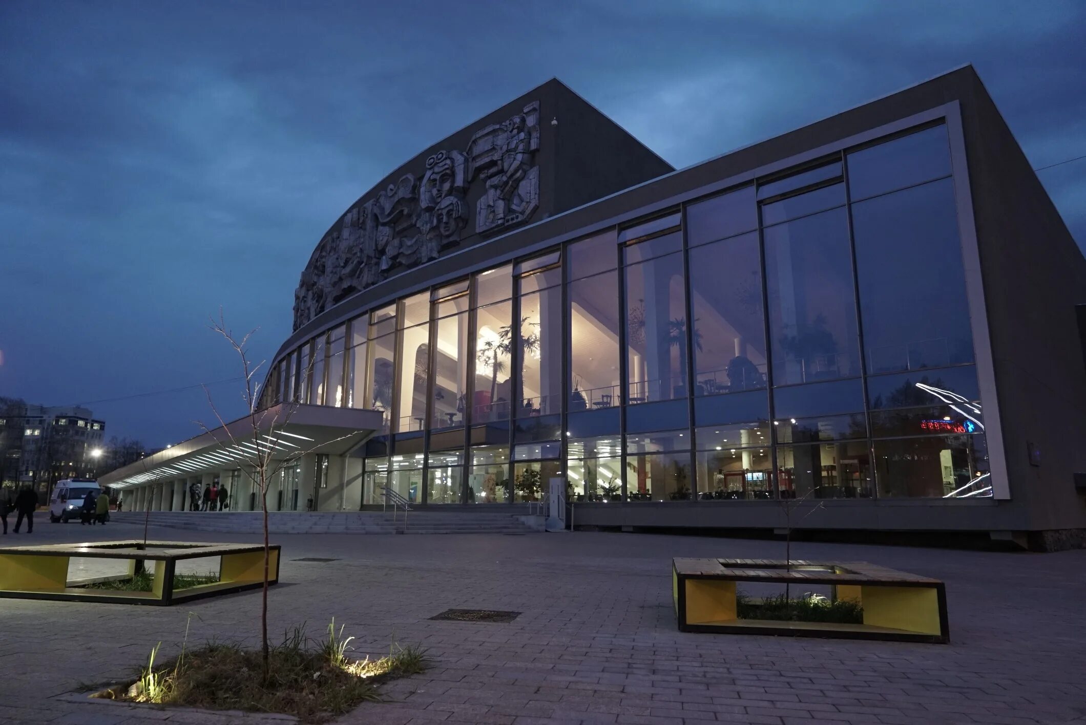 Дворец молодежи ЕКБ. Ганоу со дворец молодежи Екатеринбург. Дворец молодёжи Екатеринбург фасад. Ленина 1 Екатеринбург дворец молодежи.