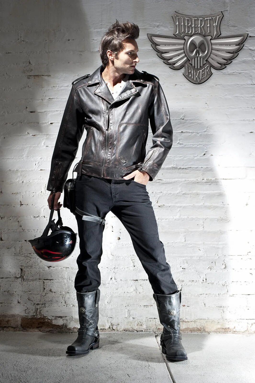 Мужская обувь в стиле милитари. Казаки стиль. Казаки образы модные. Сапоги казаки 2021. Платье под сапоги казаки.