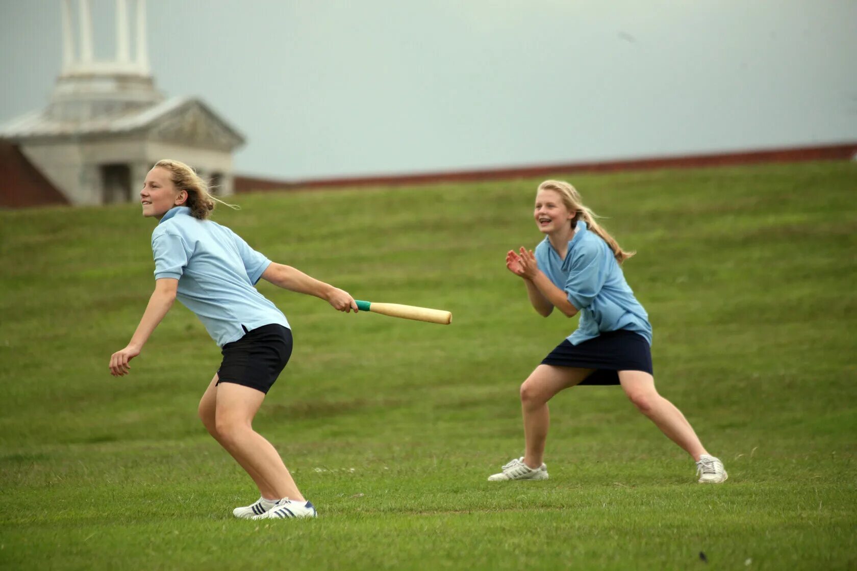 Лапта видео. Лапта игра. Лапта игра Британия. Лапта вид спорта. Rounders вид спорта.