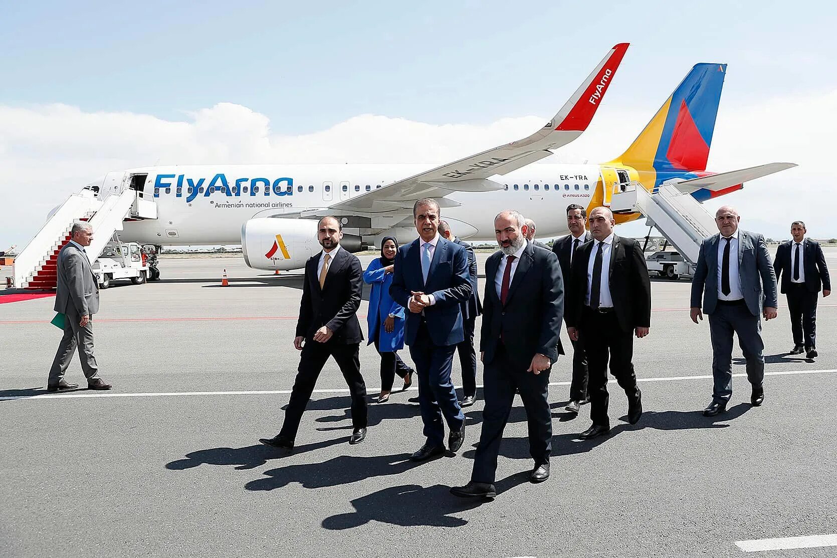 Ереван vozdushniy shar. Самолет ереван. Катание на воздушном шаре. Новый аэропорт тобольск фото. Фестиваль воздушных шаров в ереване.