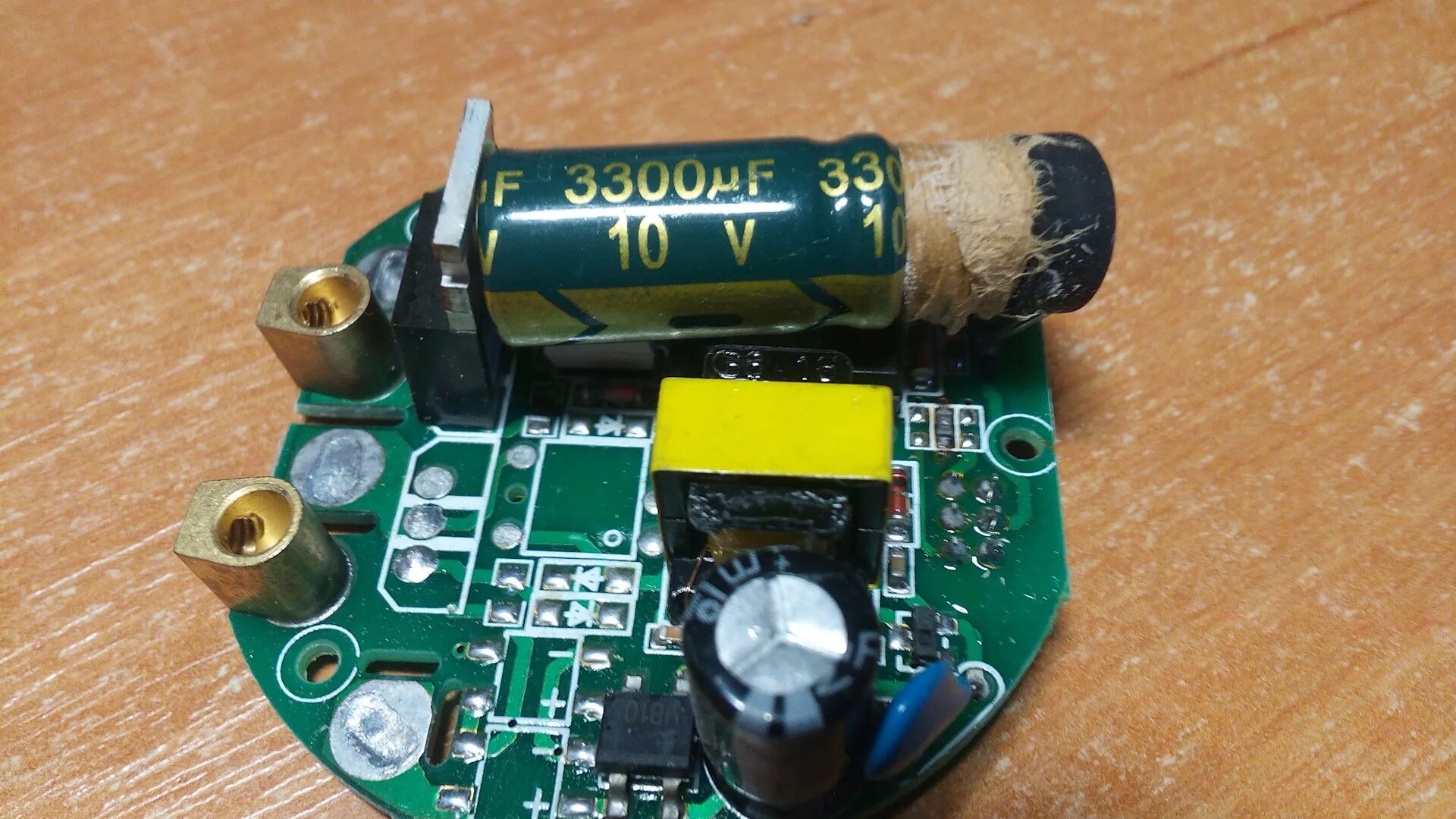 Сгорело сопротивление. Сгорел резистор в электробритве. P-3230 сгорел резистор. В блоке питания сгорел резистор. РМЦ-3-3500 сгорел резистор.
