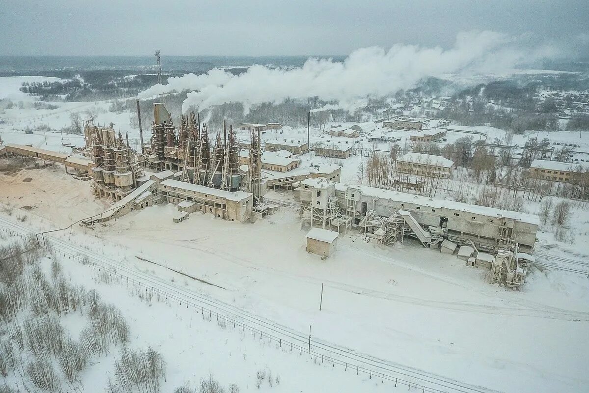 Угловка известковый завод. Известковый завод в Новгородской области. Угловский известковый комбинат Новгородская область. Известковый комбинат Солигалич. Фабричные зимнее