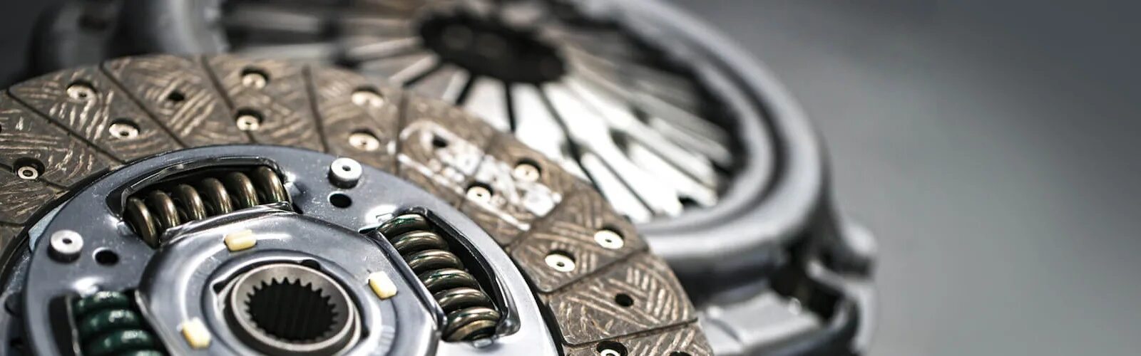 Выжимной диск сцепления альмера классик. Сцепление грузового автомобиля. Сцепление мкпп. Сцепление ода 2126 с двигателем 1. Сцепление.