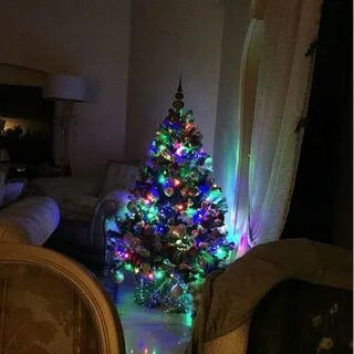 До какого стоит елка в доме