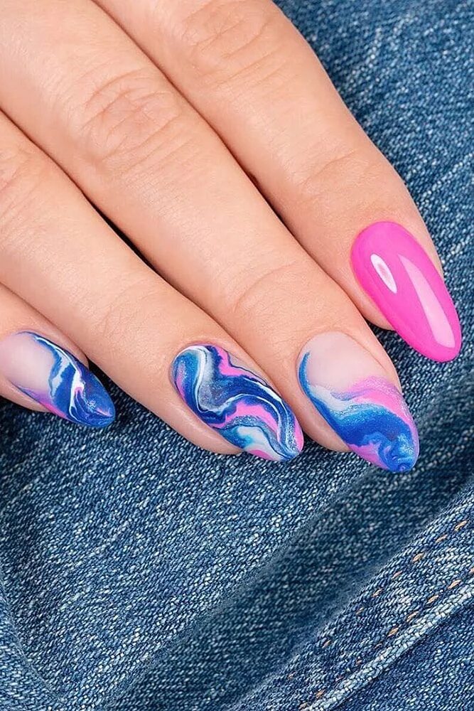 Разноцветные мраморные ногти. Марбл стоун маникюр. Белыйманикюрс имзводами. Водный маникюр. Необычный маникюр водный.