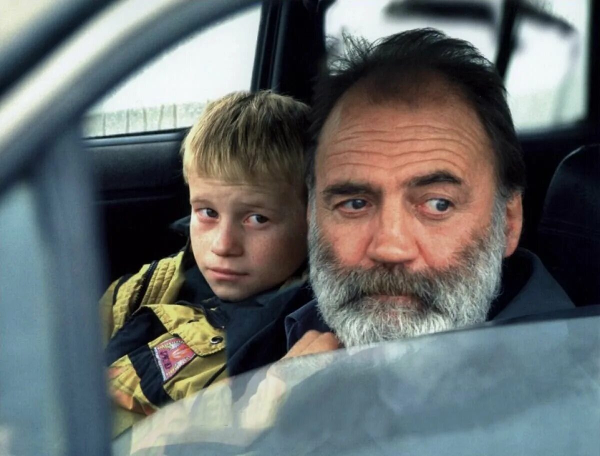 Вечность и один день 1998 реж тео ангелопулос. Вечность и один день 1998. Вечность и один день. Вечность и один день 1998 реж тео ангелопулос. Вечность и один день фильм кадры.