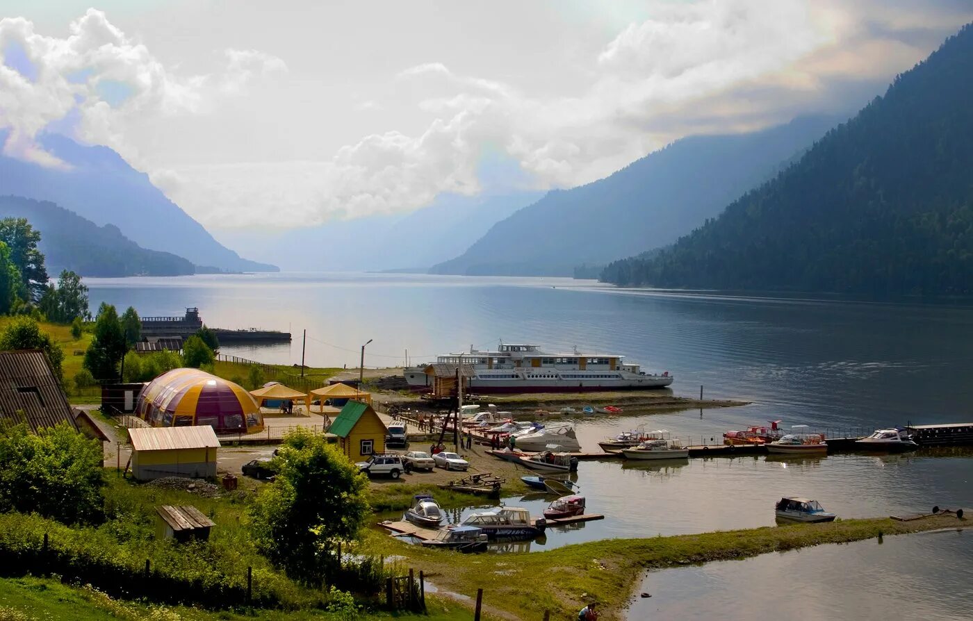 Алтай телецкое отдых. Телецкое озеро 2022. Усадьба золотая бухта телецкое озеро. Катунь телецкое озеро. Алтай телецкое отдых.