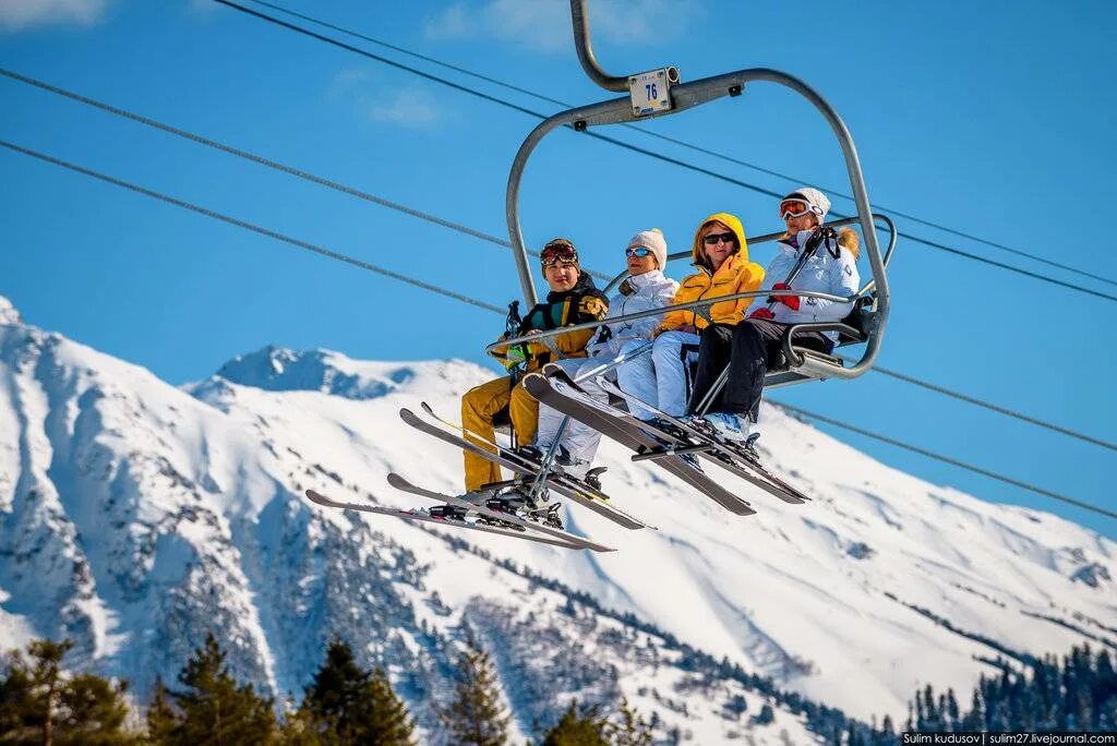 Рекреационно спортивные ресурсы. Архыз горнолыжный курорт. Архыз туризм лыжный. Домбай горнолыжный курорт Архыз. Горнолыжный спорт Архыз.