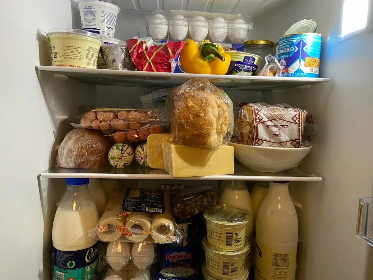 Тесто было в холодильнике. Холодильник с продуктами. Полный холодильник продуктов. [Jkjlbkmybr c ghjkernfvb. Полный холодильник с продуктами.