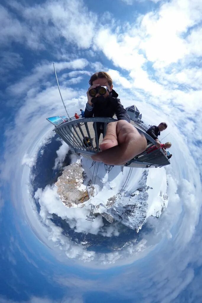 Как называется 360 градусов. Камера 360 4к. камера на сноуборде. экшн камера 360 градусов 4к. панорамная камера 360.