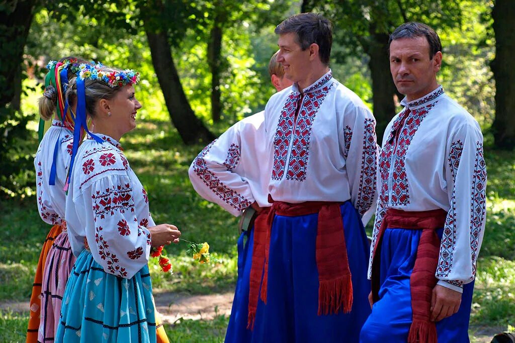 Украинский национальный костюм. Традиционная украинская одежда. Украинцы народ. Народная одежда Украины.