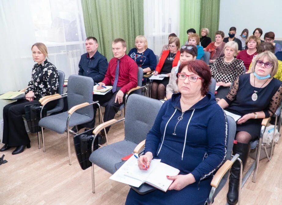 Опека и попечительство хабаровск. Опека Хабаровск. Минобразования Хабаровского края. Телефоны опеки и попечительства Хабаровск.