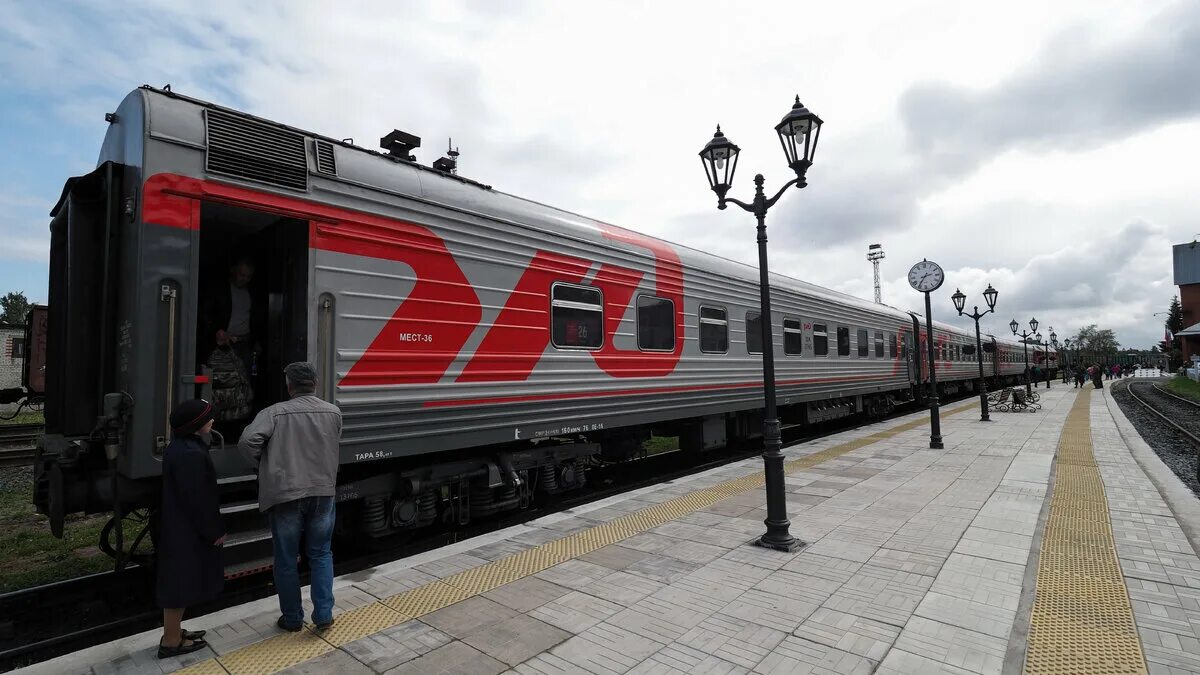 Есть ли поезд новосибирск. Поезд Новокузнецк. Поезд Новосибирск. Поезд Новокузнецк Новосибирск. Скорый поезд 857 Новосибирск - Новокузнецк.