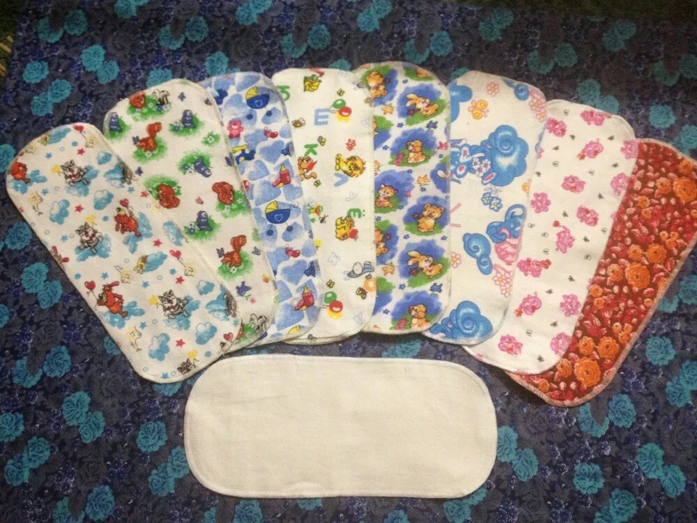 Вкладыш под подгузник. Вкладыши для многоразовых подгузников. Застежки на подгузниках многоразовые. Многоразовые подгузники на липучках. Марлевые прокладки для новорожденных.