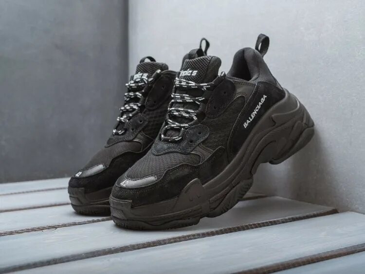 Кроссовки баленсиага черные. Кроссовки Balenciaga Triple s. Кроссовки Balenciaga Triple s Black. Кроссовки Balenciaga Triple s женские. Кроссовки Баленсиага женские оригинал черные.