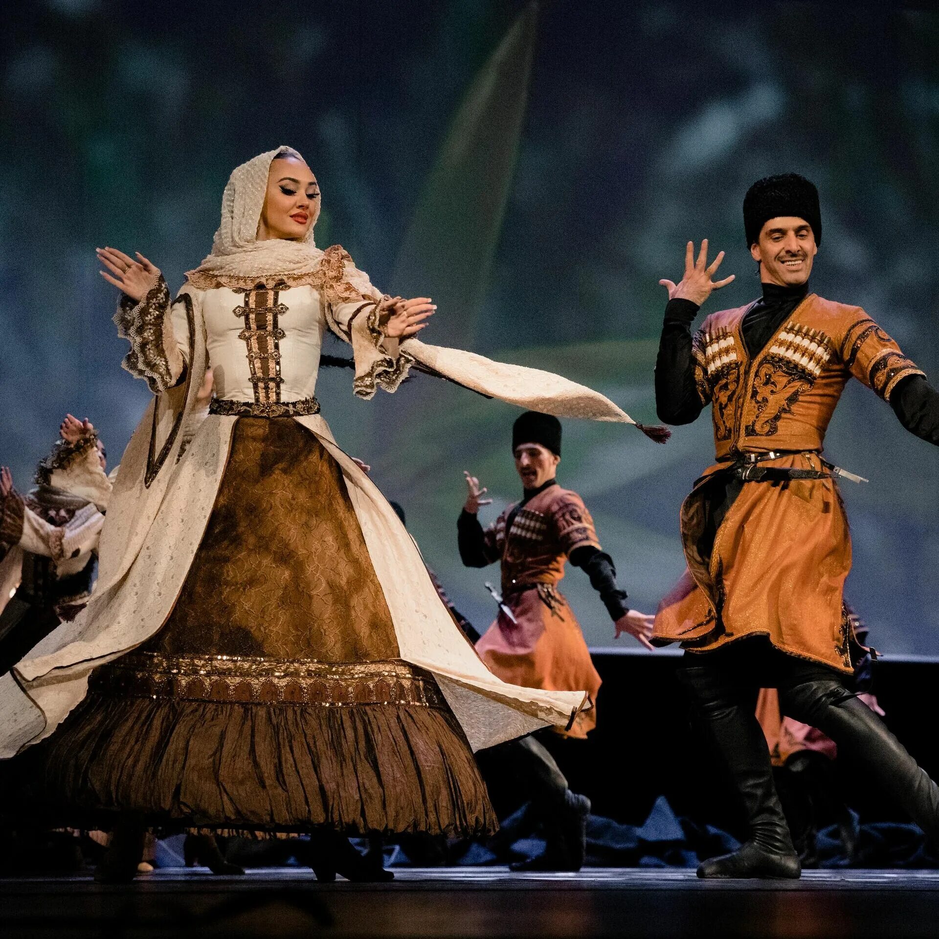 Академический ансамбль танца дагестана «лезгинка». Ансамбль лезгинка дагестан. Академический ансамбль лезгинка дагестан. Ансамбль лезгинка махачкала. Ансамбль лезгинка дагестан.