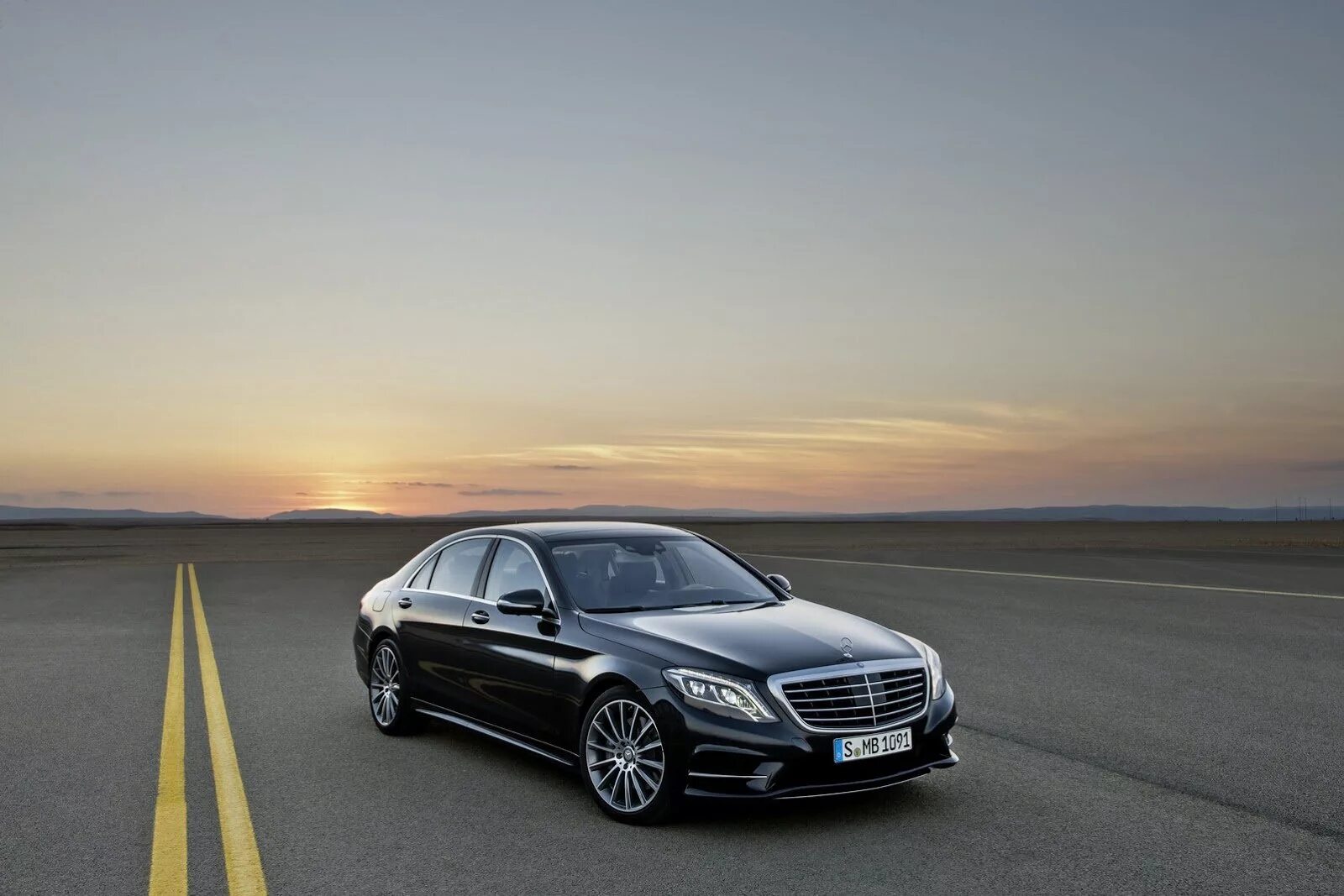 Презентация s класс. Mercedes Benz s class. Mercedes-Benz w222. Мерседес Benz s class. Mercedes Benz s class w222.