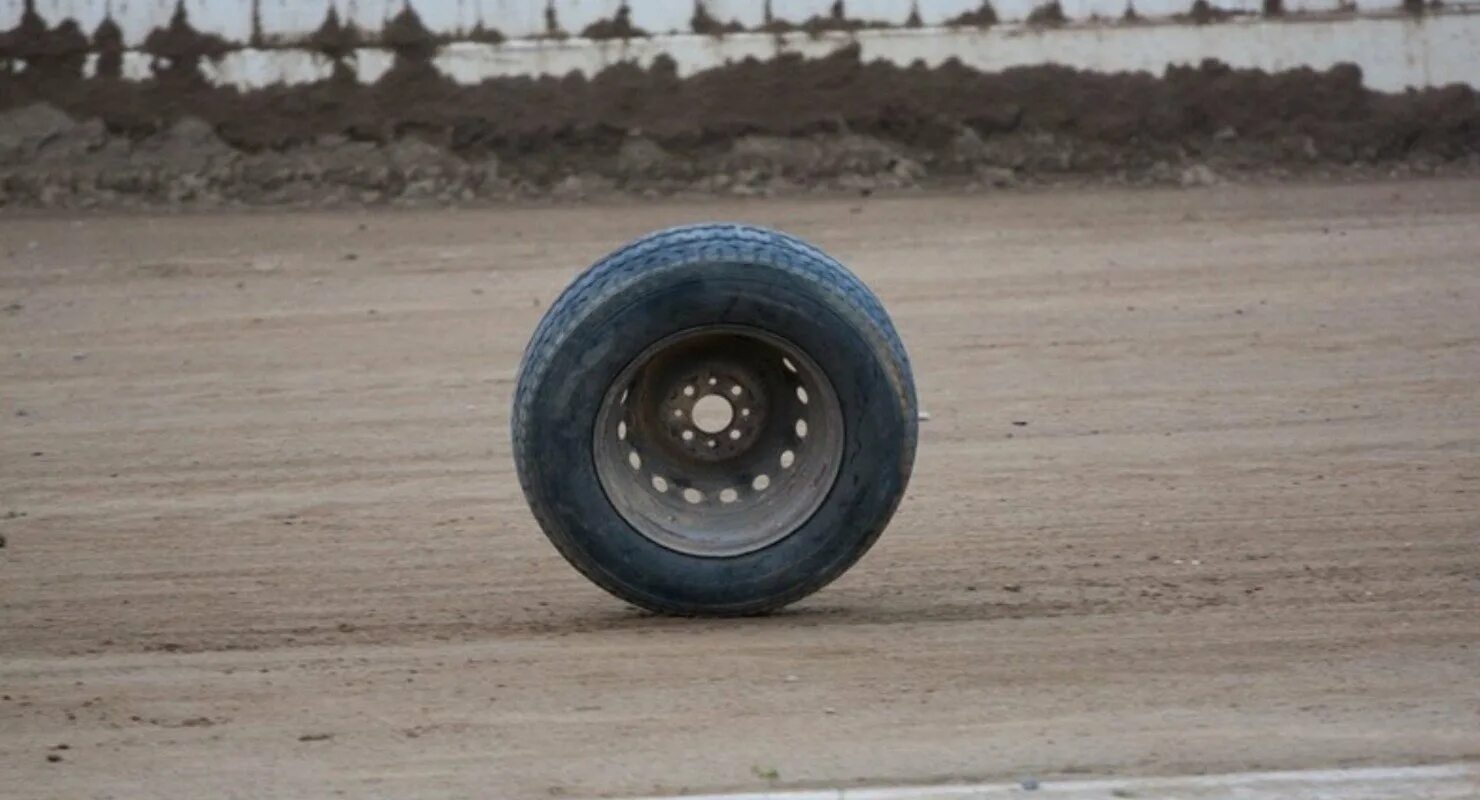 Шины на дороге. "колесо судьбы" (2021). Колесо катится. Катись колесо. Колесо жизни.