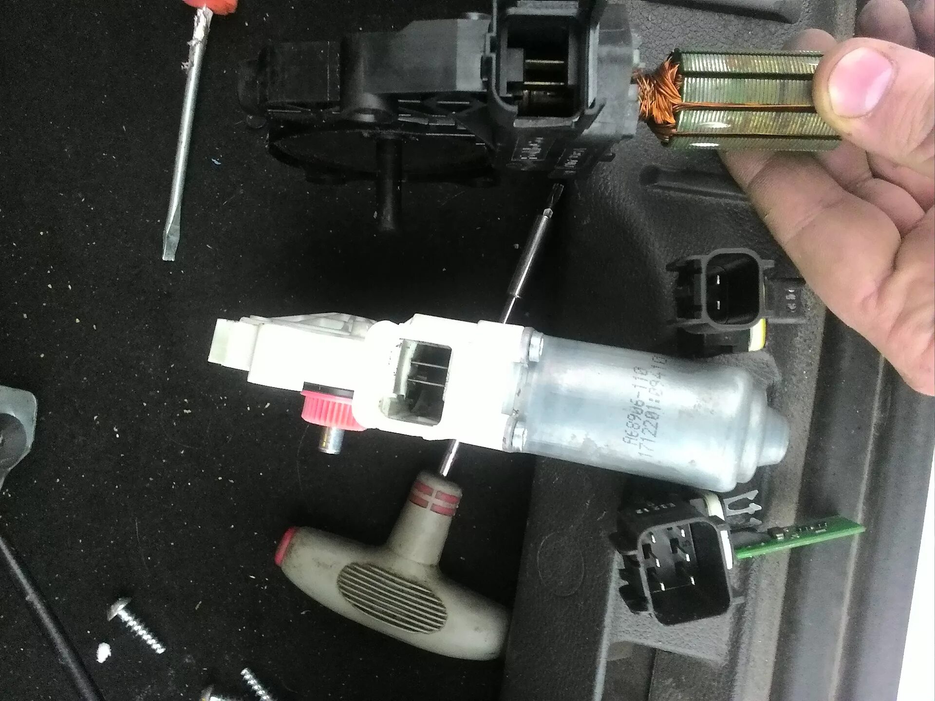 Стеклоподъемник водительский форд фокус 3. Разъём блока света форд фокус 2. Реле стеклоподъемников на форд фокус 2 рестайлинг. 7m5t14a132ab. Almera classic предохранитель на левую дверь стеклоподъемника.