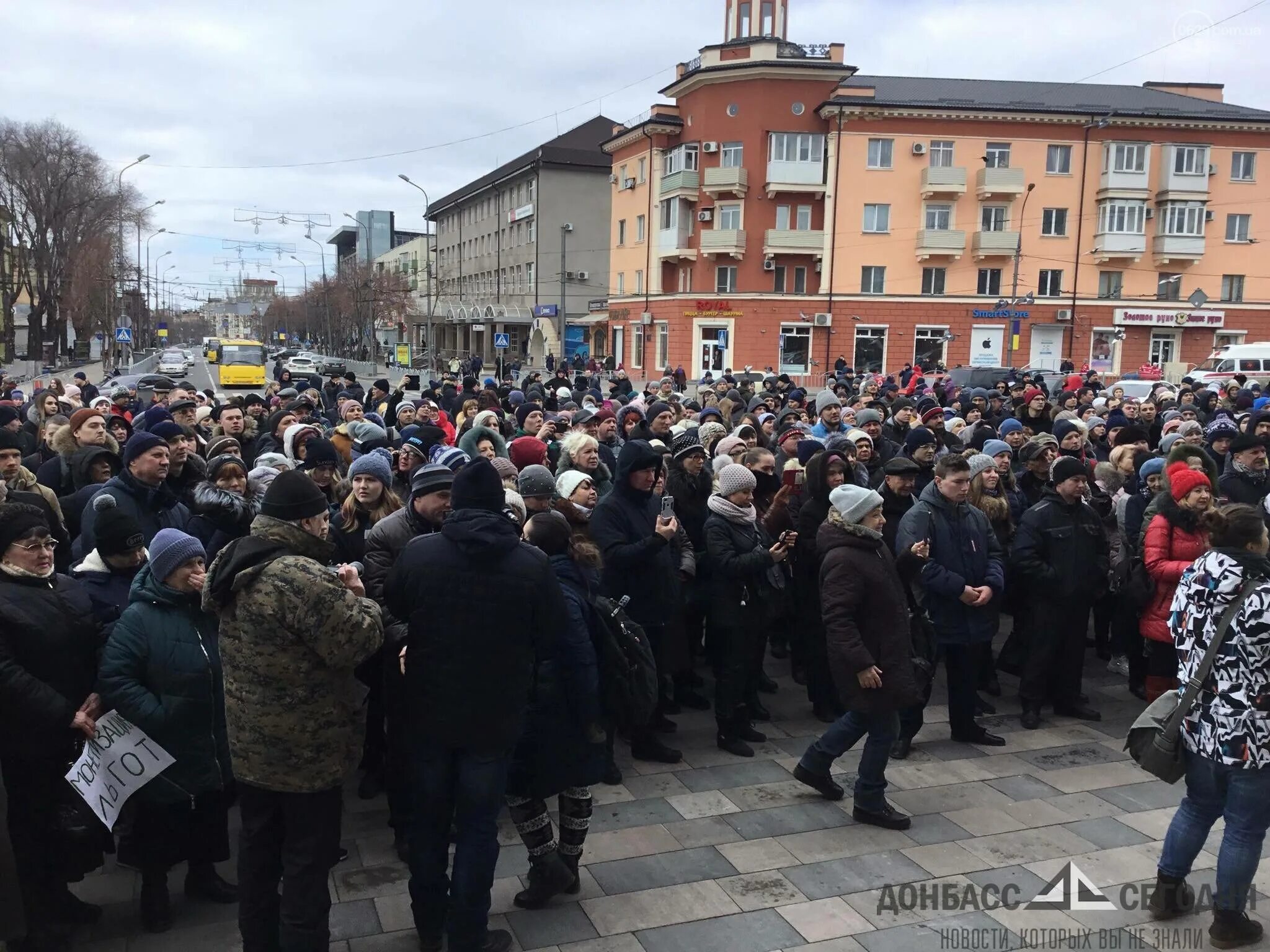 Украина обстановка на сегодня ютуб. Мариуполь. Жители Мариуполя. Жители Мариуполя сегодня. События в Мариуполе.