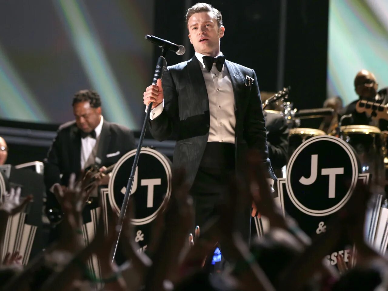 Британский рыцарь получивший грэмми 16 раз. Justin timberlake grammy 2014. британский рыцарь 16 раз номинированный на грэмми. европейская электро группа грэмми. песня 2013 грэмми.