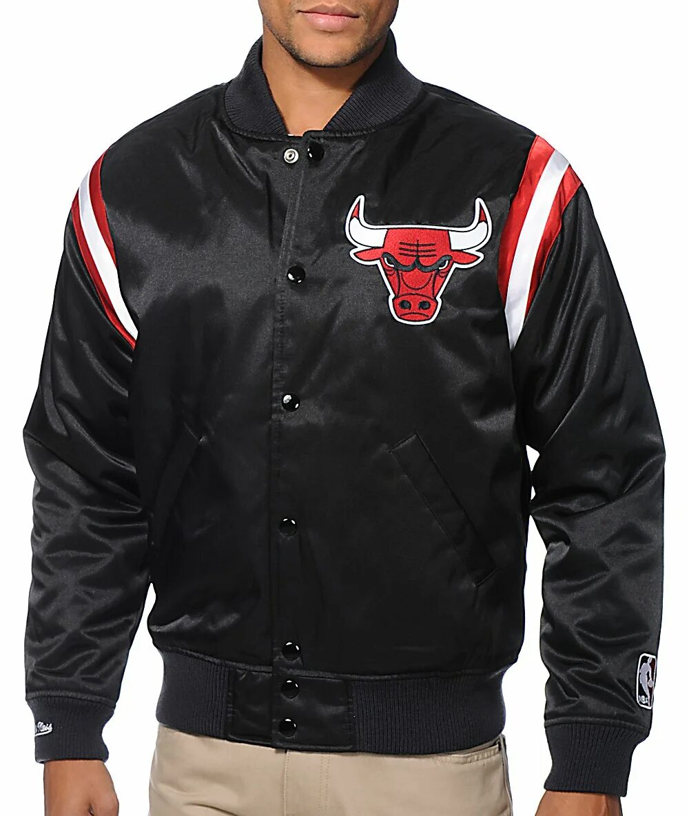 Купить клубную куртку мужскую. Бомбер мужской Chicago bulls. NBA Chicago bulls бомбер. Бомбер Митчелл. Куртка Chicago bulls мужская.