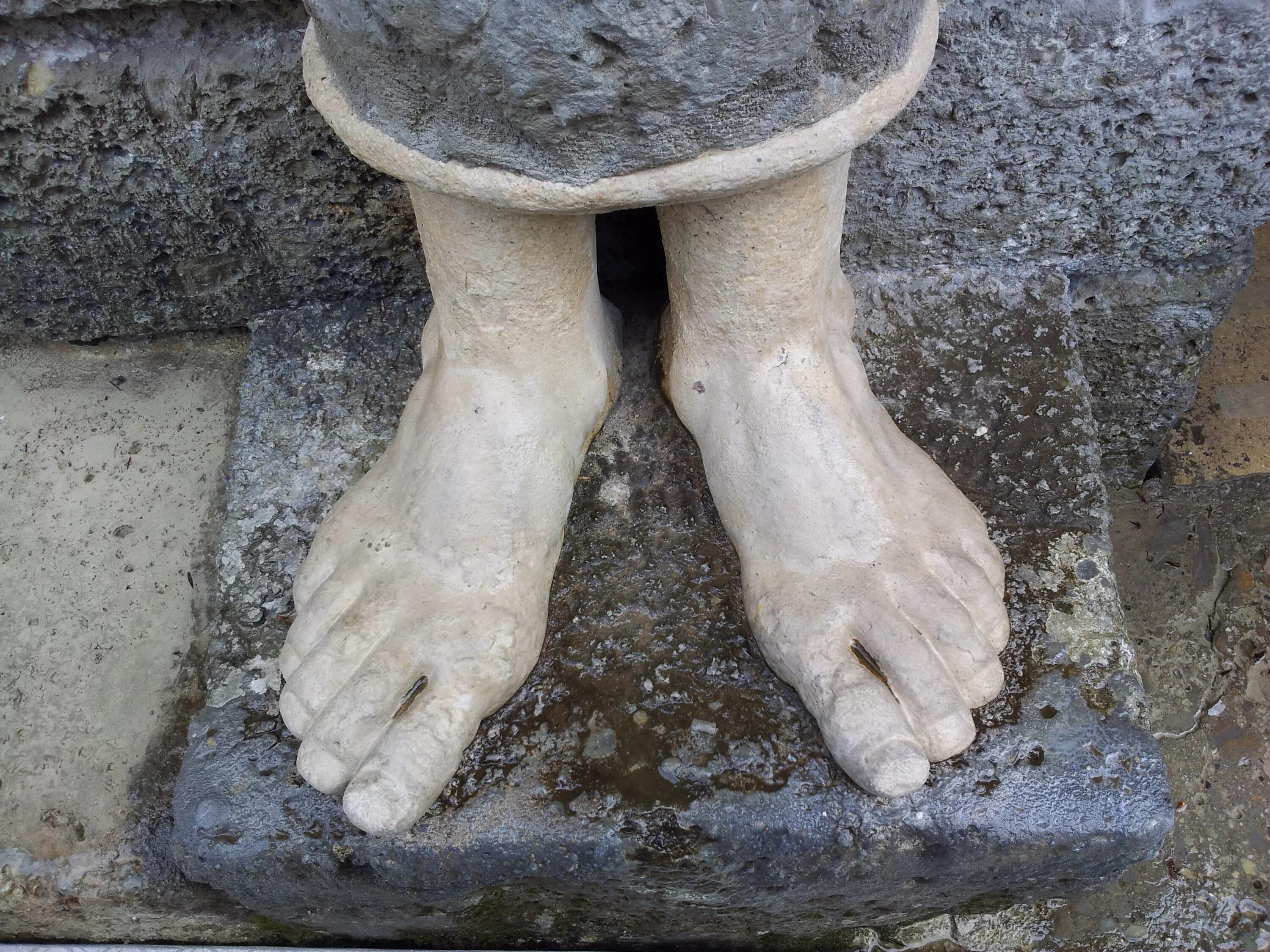 Нога статуя. Скульптура ноги. Античные скульптуры стопы. Стопы греческих статуй.