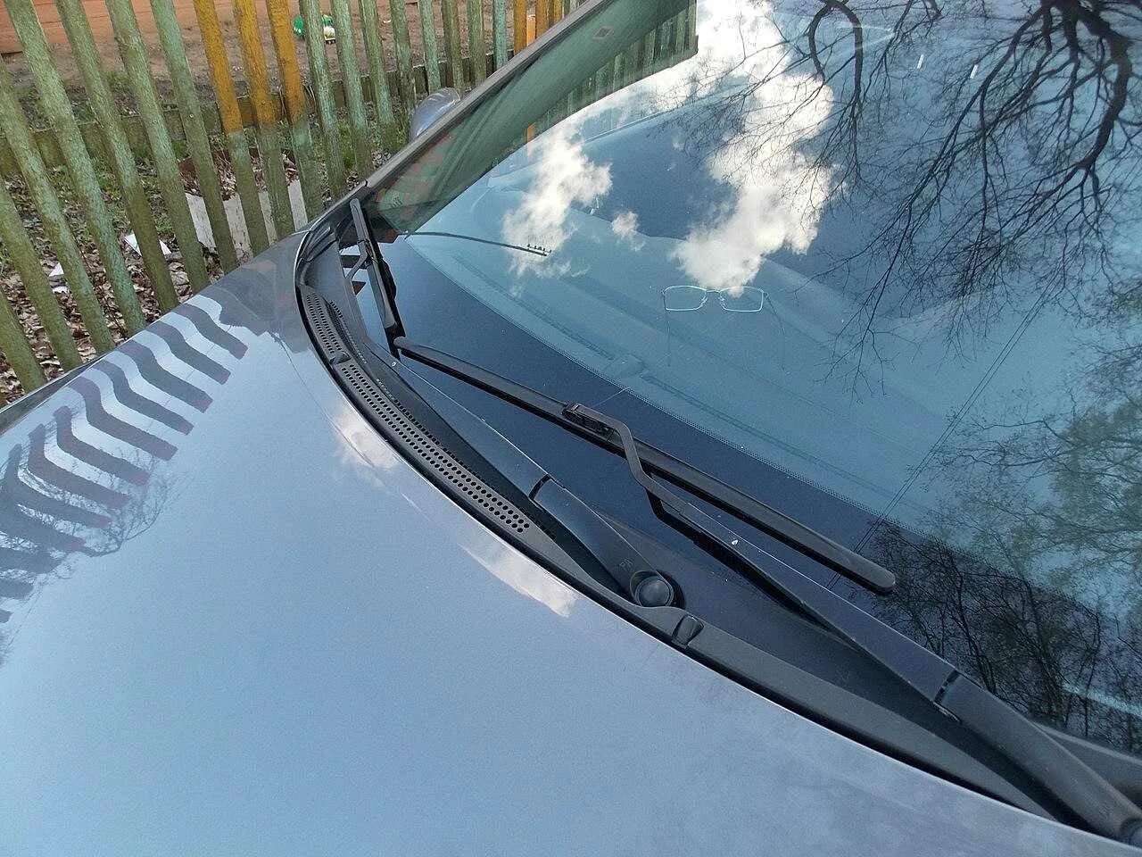 Правильная установка дворников. Держатели дворников калина 1. Бескаркасные щетки стеклоочистителя на авто. Правильная установка дворников. Дворники приус 20.