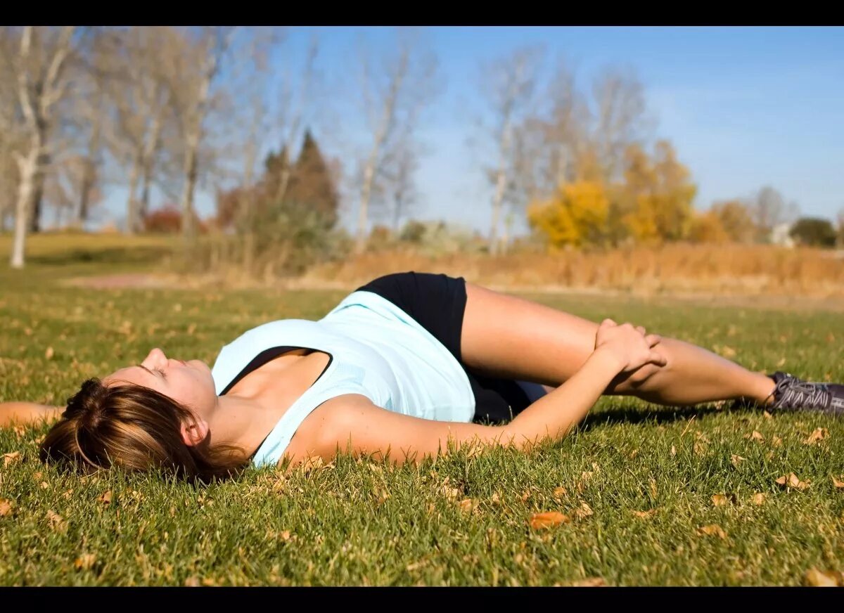 Stretching back. Выдыхание усталости. Лягте на спину. Лечь на спину. Лучшие позы для отдыха поясницы.