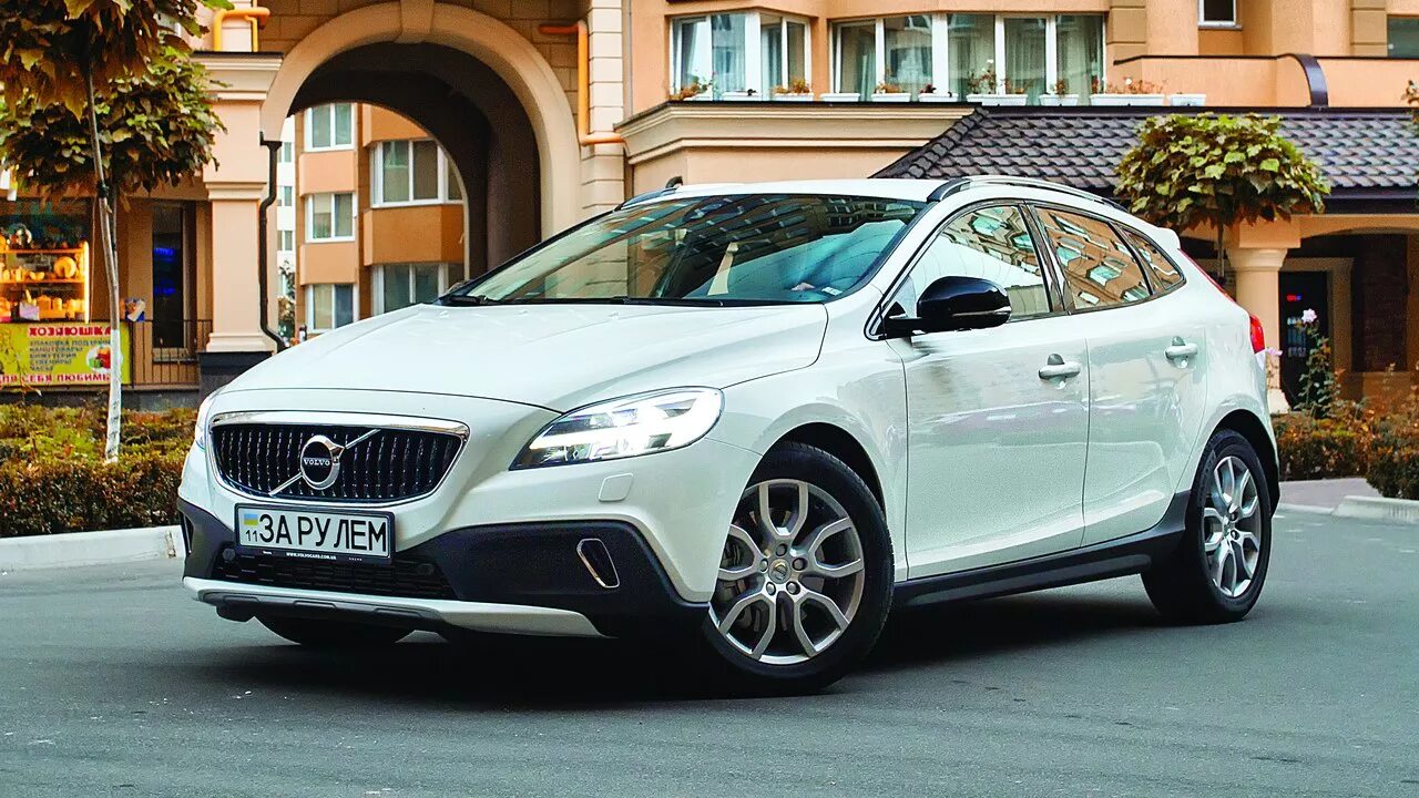 Вольво какой страны машина. Volvo v40 Cross Country. Volvo v40 2010. Volvo v40 Coupe. Вольво s40 Cross Country.