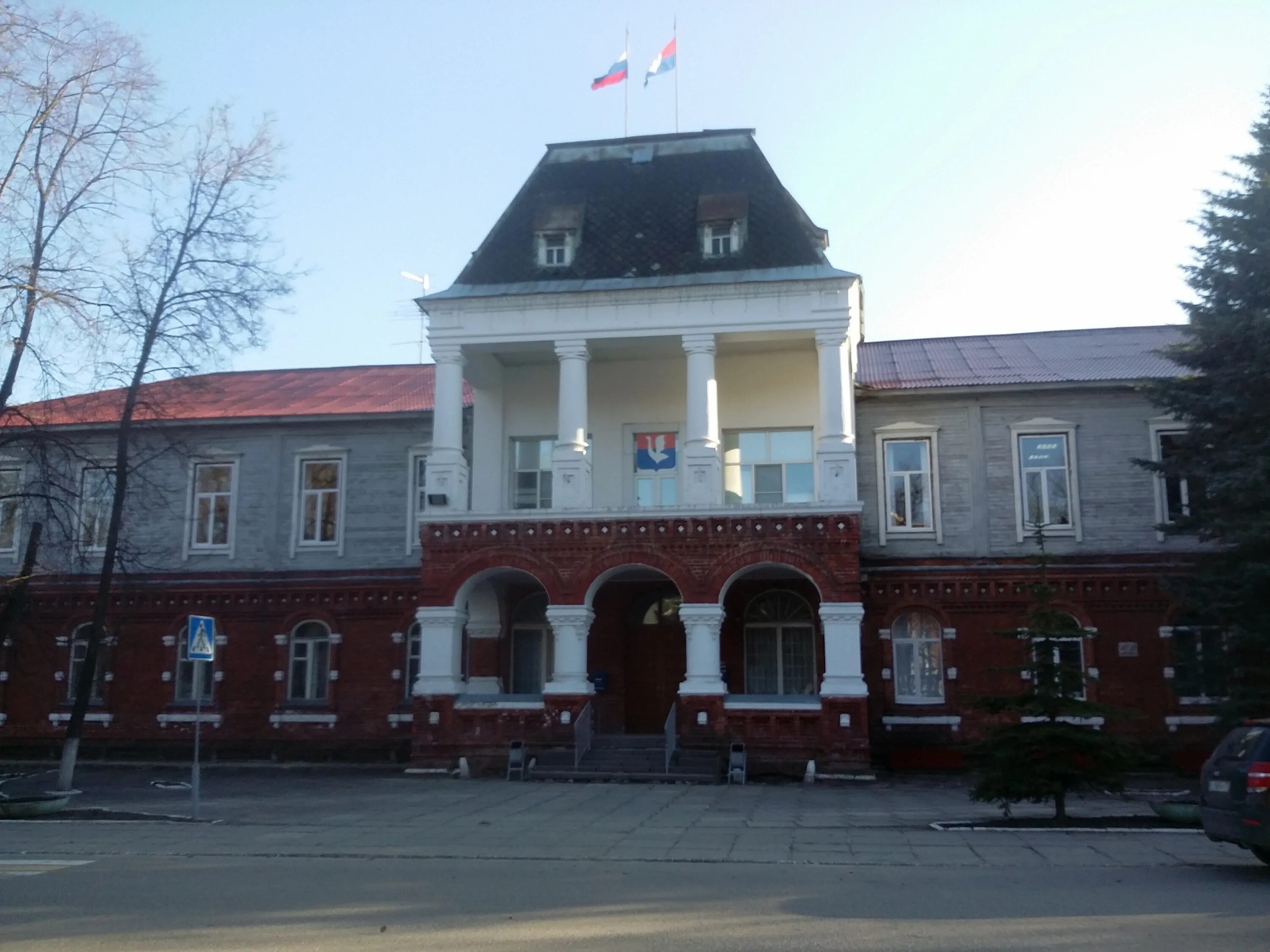 Погода в гусь хрустальном владимирской области. Город Гусь-Хрустальный Владимирская область. Здание городской администрации Гусь Хрустальный. Владимирская область Гусь-Хрустальный улица Ломоносова 7. Старый город Гусь Хрустальный.