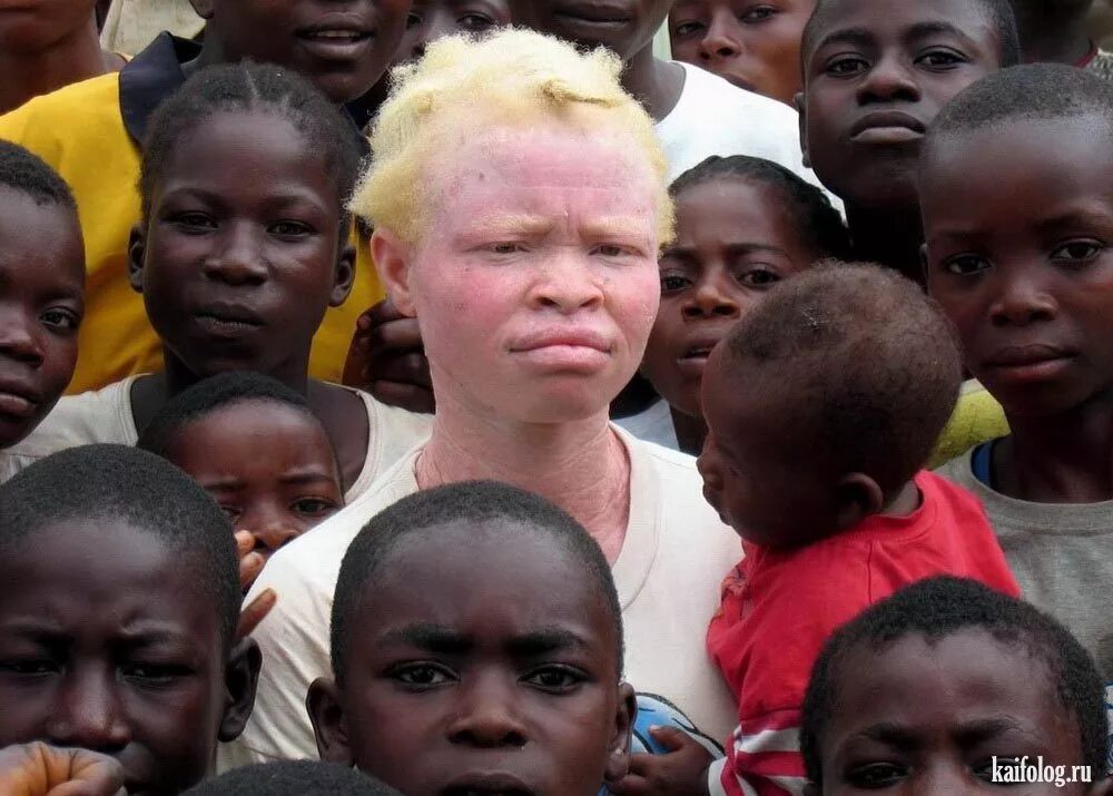 Темный человек стих. Паранормальное явление демон. Черный негр. Есенин с. Люди негроидной расы.