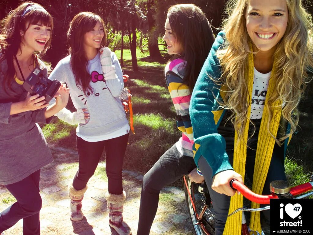 Фотосессия подруг. Фотосессия подруг. Фотосессия подружек. Красивые девушки подростки. Счастливые подруги подростки.