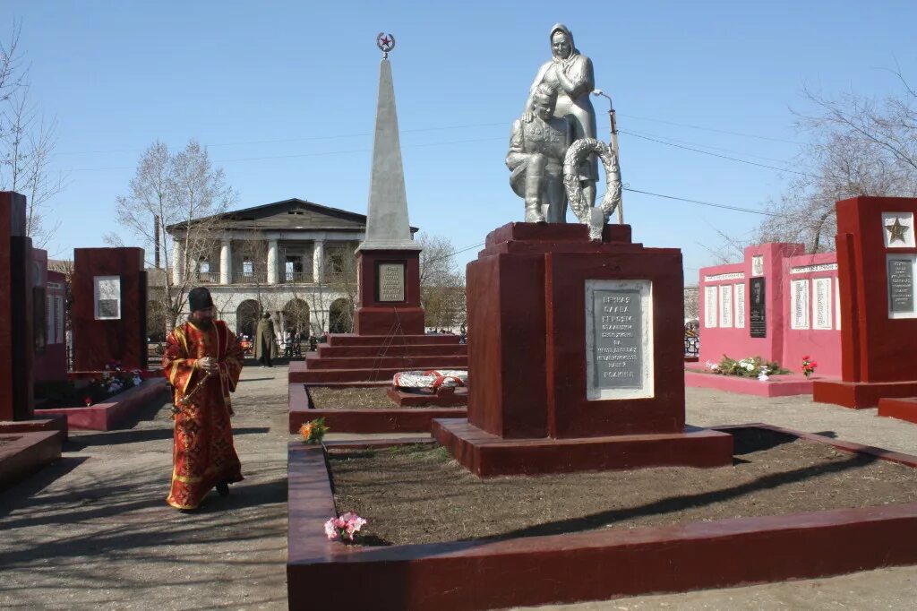 Объявления нерчинск забайкальский. Город Нерчинск Забайкальского края. Памятник Бекетову Нерчинск. Памятники в городе Нерчинск Забайкальский край. Нерчинск Забайкальский край центр города.