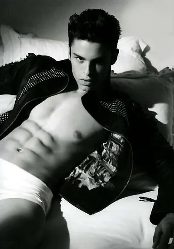 Баптиста модель. Батист джиабикони пирелли. Cristian codrin errikos andreou miesmallit фото. Baptiste. Батист радуф.