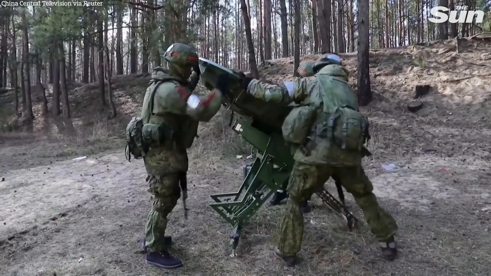 Связь в зоне сво. Десантники Связисты. Российские войска в Киевской области. Связисты ВДВ. Военный Связист ВДВ.