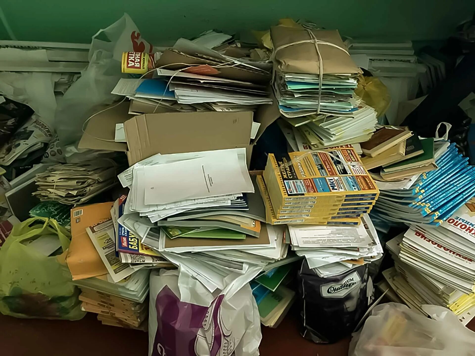 Макулатура. Что такое макулатура в школе. Сбор макулатуры в школе. Бумажная макулатура в школе. Сборы макулатуры.