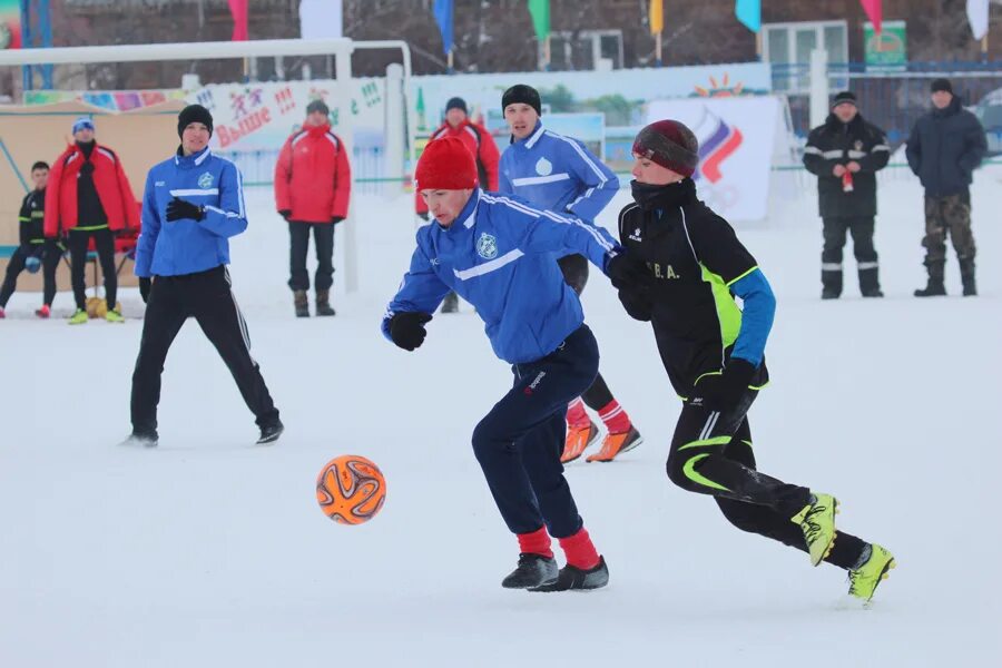 Алтайский спорт новости. Xxxii зимняя олимпиада сельских спортсменов Алтайского края. Спорт в Завьялово. Зимняя спартакиада в Завьялово Алтайский край в 90. Каток в Завьялово.