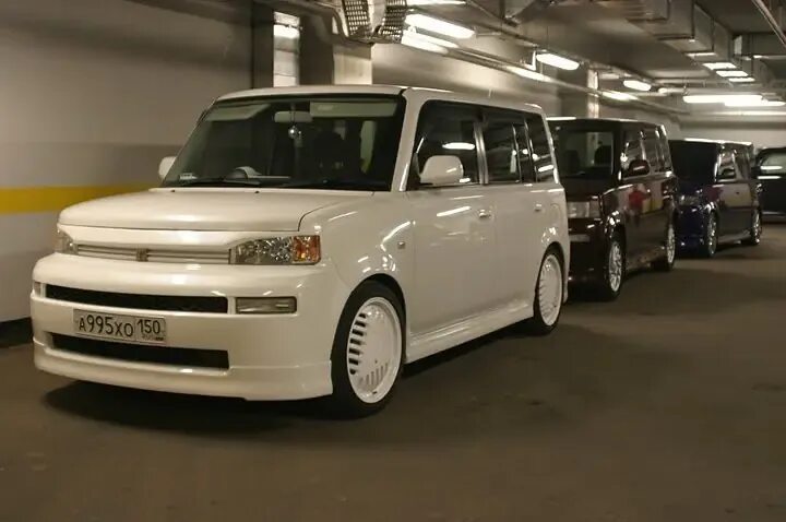 Scion xb 2004. Тойота скион 2011. Квадратная тойота scion. Toyota bb 2000-2003. Тойота квадратная маленькая.