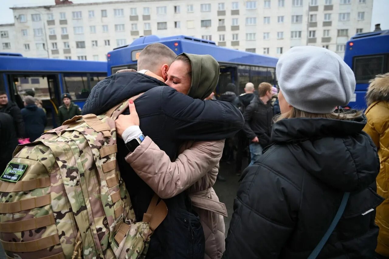 Мобилизация. Проводы добровольцев на Украину. Мобилизация прощание. Военнослужащий провожают. Демобилизация мобилизованных свежие новости на сегодня