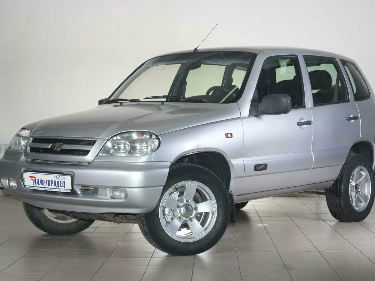 Ваз шнива. Шевроле Нива 2008 серебристый. Chevrolet Niva 2008. Chevrolet Niva 2000. ВАЗ 2123 Нива Шевроле дорестайл.