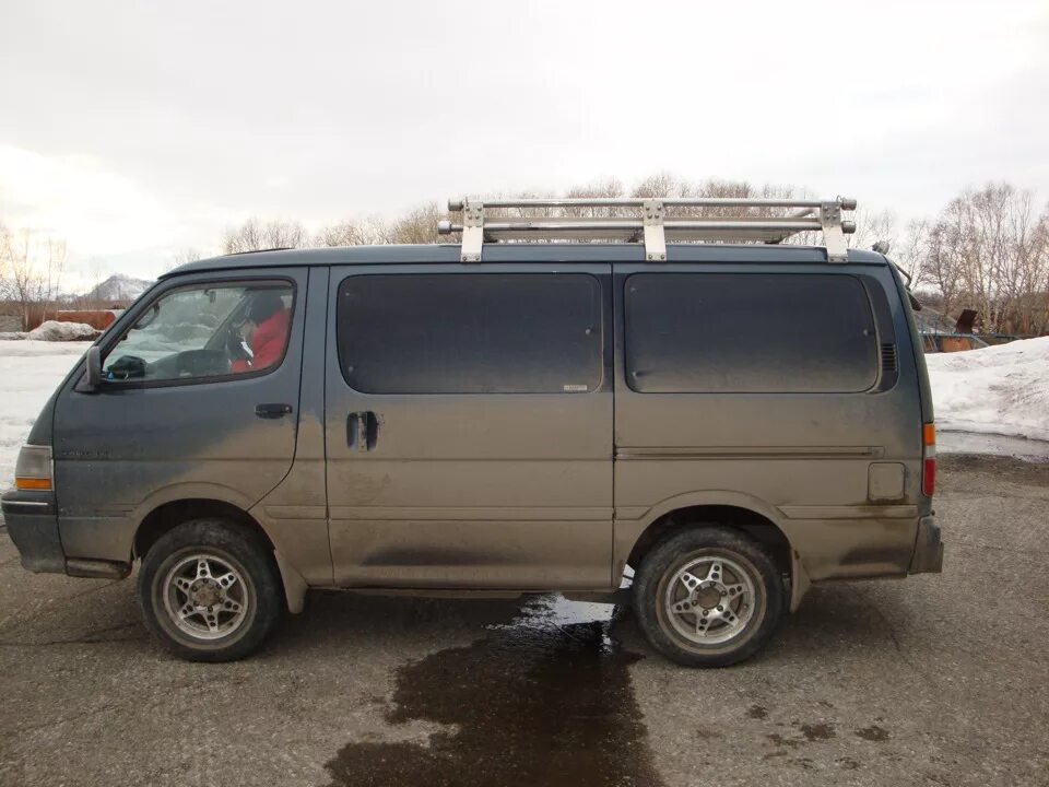 Отзывы тойота айс. Toyota Hiace h100. Toyota Hiace h300. Тойота Хайс 100. Toyota Town Ace 31 колеса.