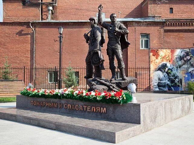 Памятник пожарным и спасателям фото - Иркутск - Фотографии и путешествия © Андре