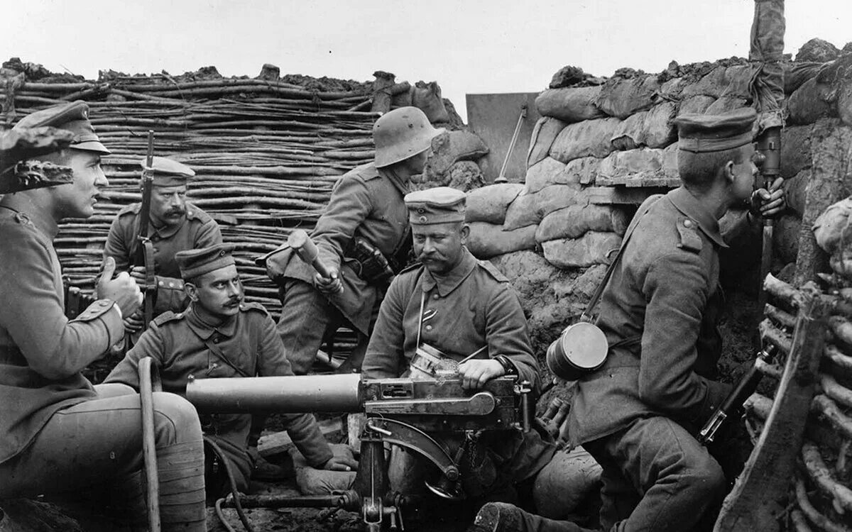 Как жили в первую мировую войну. Солдаты первой мировой немцы в окопах. Русские солдаты в окопах первой мировой.