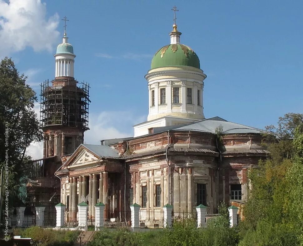 Яхрома центр. Церковь Троицы Живоначальной в Яхроме.