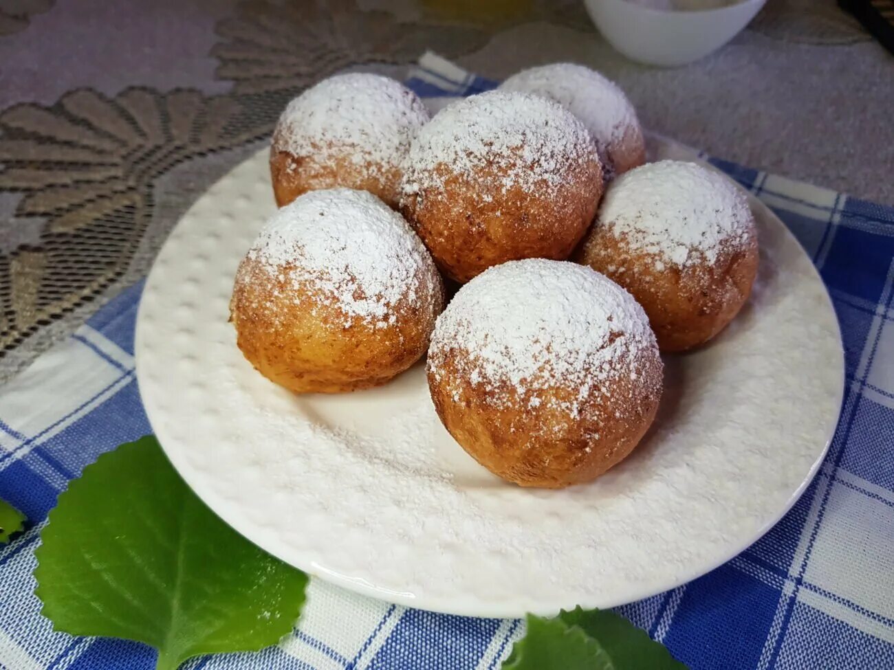 Пончики рецепт классический жареные в масле. Творожные пончики. Творожные пончики фото. Пончики с творогом. Творожные пончики в духовке.