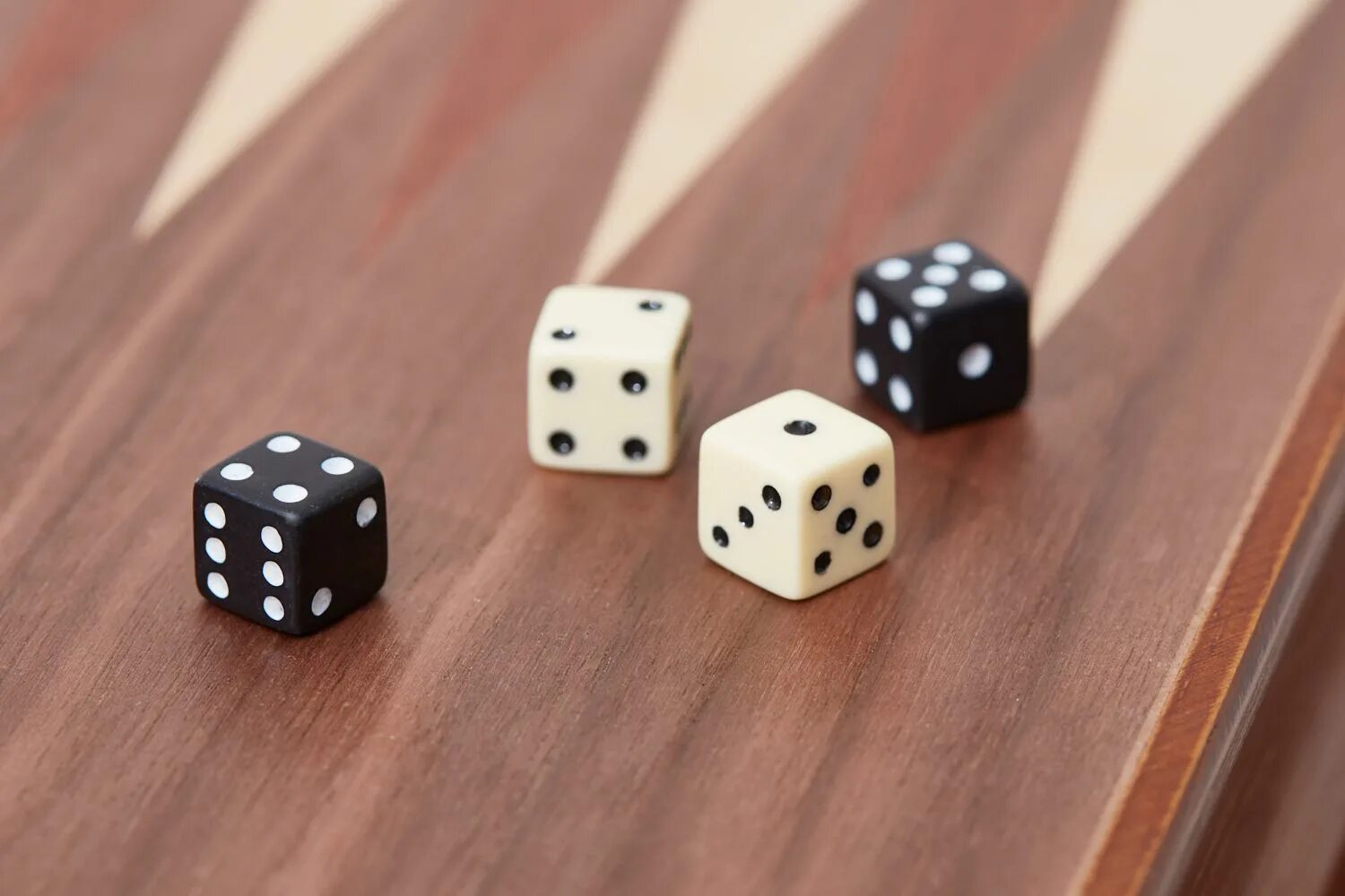 Dice. Бросок кубика. игральные кубики и ставки на спорт. six-sided dice. игральная кость самая дорогая.